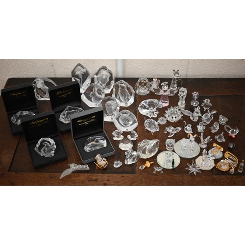 467 - Eleven Mats Jonassen (Malera, Sweden) glass collectors' ornaments to/w a collection of Swarovski gla... 