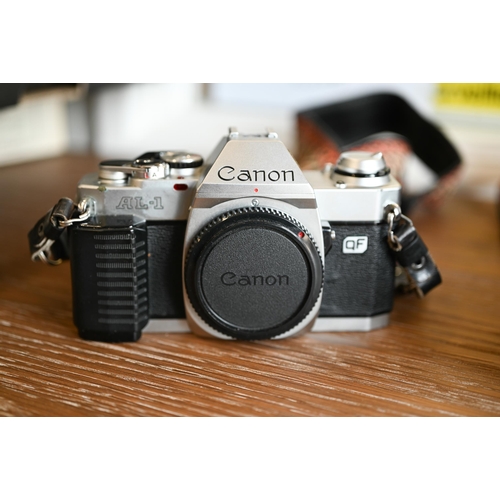 472 - Two Canon 35 mm SLR camera bodies - AL-1/AV-1 to/w Canon FD 50mm 1:1,8 lens and FD 135mm 1:3.5lens, ... 