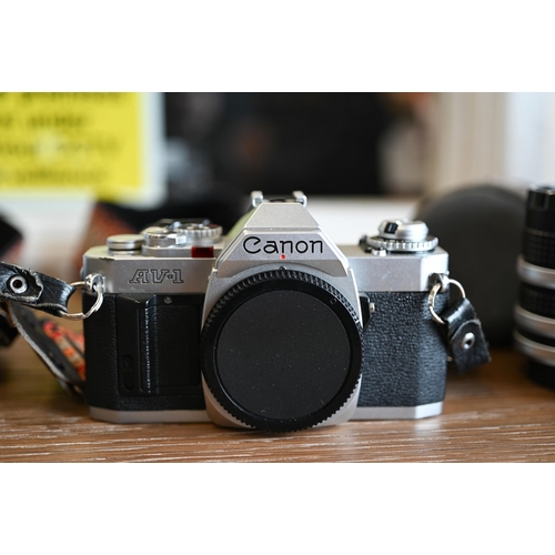 472 - Two Canon 35 mm SLR camera bodies - AL-1/AV-1 to/w Canon FD 50mm 1:1,8 lens and FD 135mm 1:3.5lens, ... 