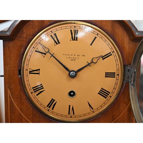 479 - An inlaid mahogany mantel timepiece with German movement, retailed by Maple & Co. (London), 37 c... 