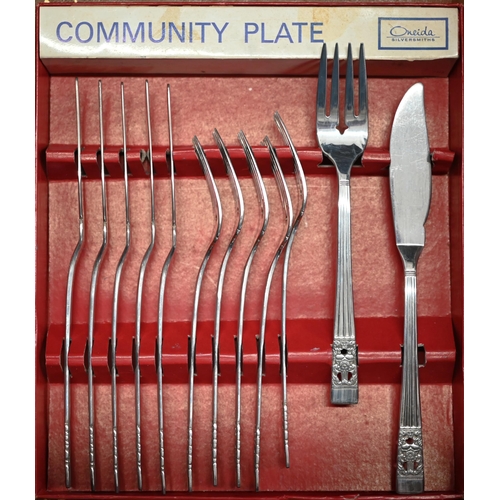 525 - A canteen of Community Plate flatware and cutlery, to/w a boxed set of fish knives and forks to matc... 