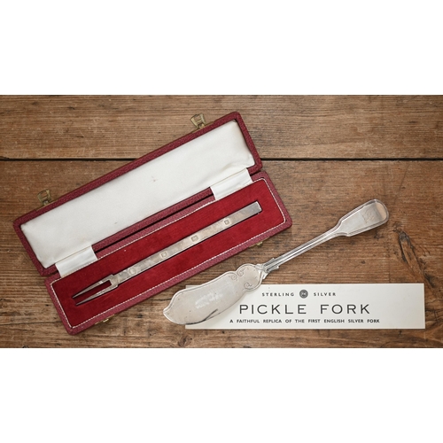 527 - A cased silver pickle fork - a faithful replica of the first English silver fork Sheffield 1964, to/... 