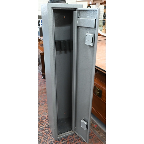 562 - A steel five-gun safe with two locks (keys in office)