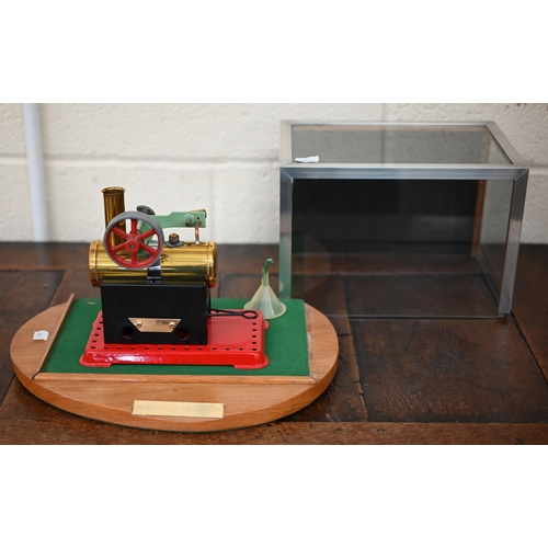 581 - A Mamod static steam engine in glass display-case