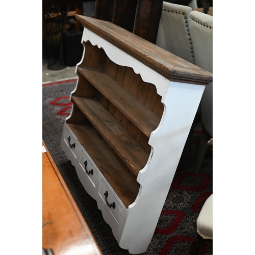 197 - A panelled oak hall shelf with four wrought iron hat/coat hooks, 100 cm wide x 40 cm high to/w a par... 