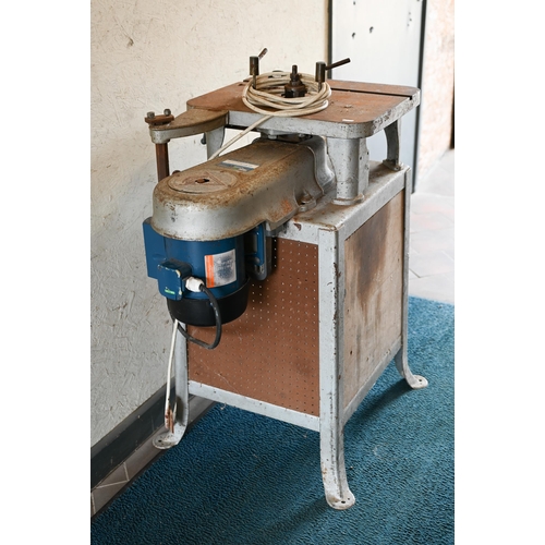 94 - An old sawbench to/with a Rexon extractor unit on wheleed base, both a/f (2)