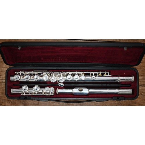 476A - A Yamaha student flute model 211S II, silver plated in fitted case, very good used