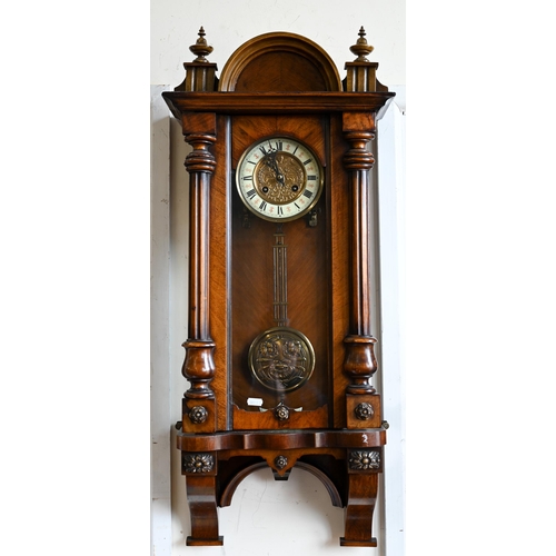 652 - A Vienna-style walnut wall clock striking on a coiled gong with bi-metal compensating pendulum, 84 c... 