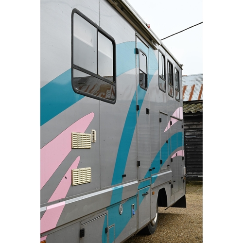 100 - A Ford Iveco 75e live-in horse box, registered P/1996, 236,796 km, manual 5-speed, plated until 08/2... 