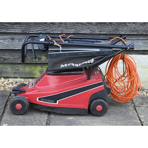 122 - A Mountfield Ransomes 240v electric lawn mower c/with clippings bag