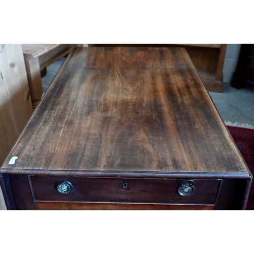 131 - A 19th century mahogany Pembroke table 98 x 82 x 70 cm high overall