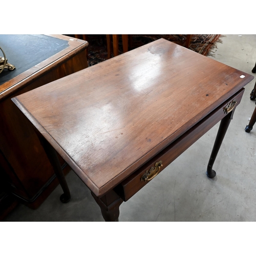 139 - A George III mahogany hall able with frieze drawer and pad footed cabriole supports, 82 x 54 x 74 cm... 