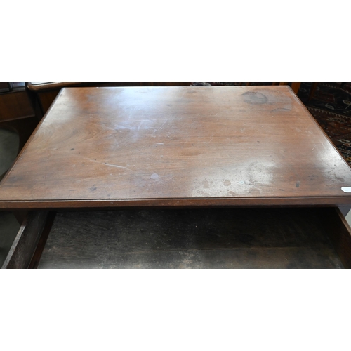 139 - A George III mahogany hall able with frieze drawer and pad footed cabriole supports, 82 x 54 x 74 cm... 