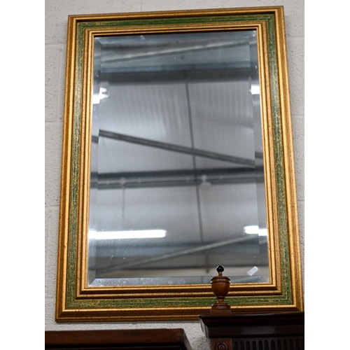 193 - A modern gilt framed overmantel 100 x 115 cm to/w a gilt framed wall mirror, 78 x 57 cm (2)