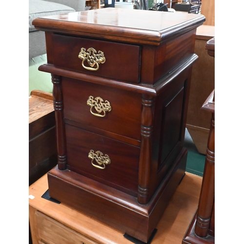 204 - A pair of stained hardwood three drawer bedside chests with turned half pillar mouldings, 40 x 40 x ... 