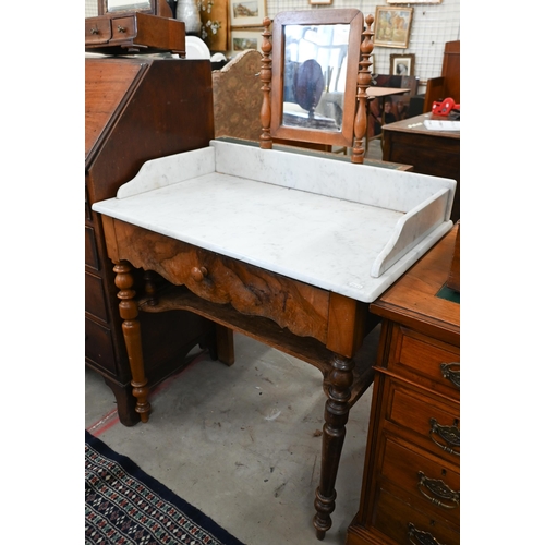 215 - An antique French walnut marble top wash stand with single drawer, mirror and turned legs, 80 x 45 x... 