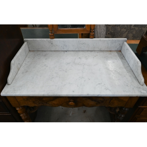 215 - An antique French walnut marble top wash stand with single drawer, mirror and turned legs, 80 x 45 x... 