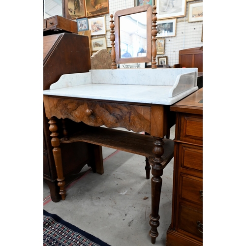 215 - An antique French walnut marble top wash stand with single drawer, mirror and turned legs, 80 x 45 x... 