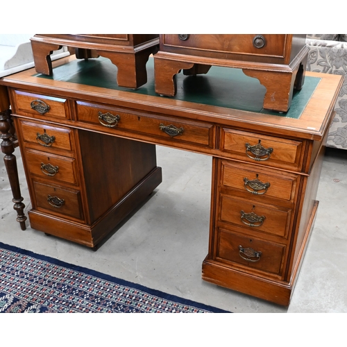 216 - An Edwardian walnut twin pedestal desk with inset green leather top over nine drawers, 122 cm wide x... 