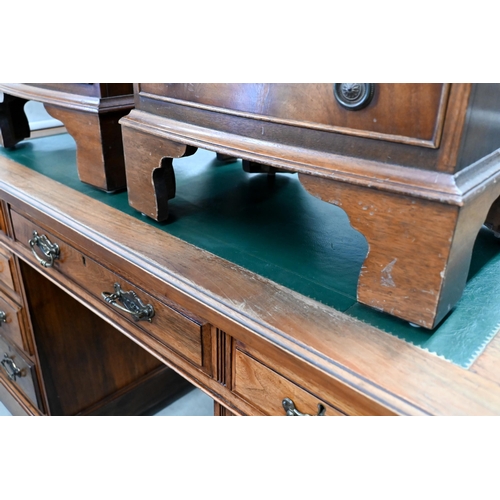 216 - An Edwardian walnut twin pedestal desk with inset green leather top over nine drawers, 122 cm wide x... 