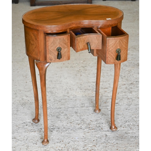 251 - Edwardian walnut kidney shaped side table with three drawers, on pad footed cabriole supports, 52 cm... 