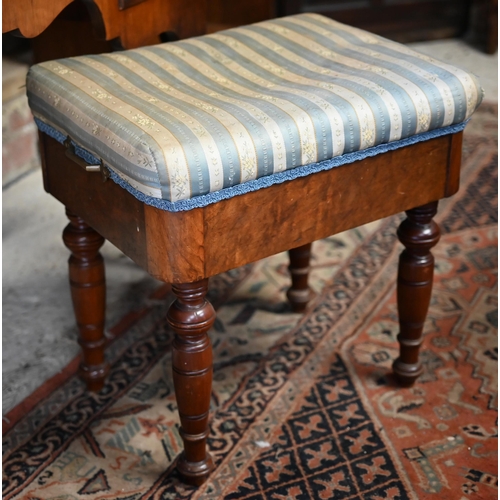 253 - A walnut mirror-backed dressing table with brush slide and three drawers on cabriole supports, 118 c... 