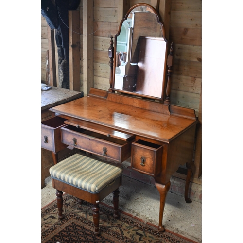 253 - A walnut mirror-backed dressing table with brush slide and three drawers on cabriole supports, 118 c... 