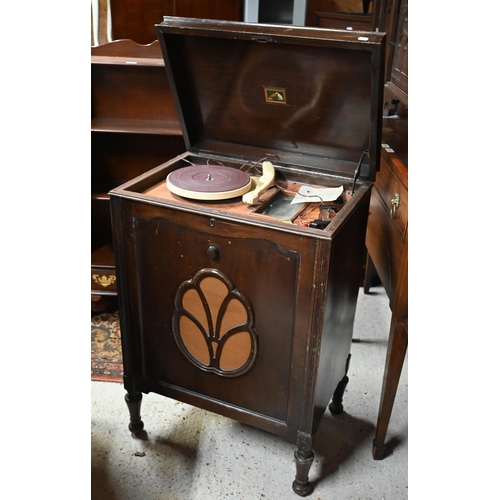 290 - #'His Master's Voice' 1940s cabinet gramophone a/f, 64 x 44 x 92 cm h