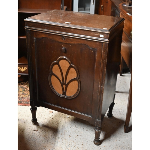 290 - #'His Master's Voice' 1940s cabinet gramophone a/f, 64 x 44 x 92 cm h