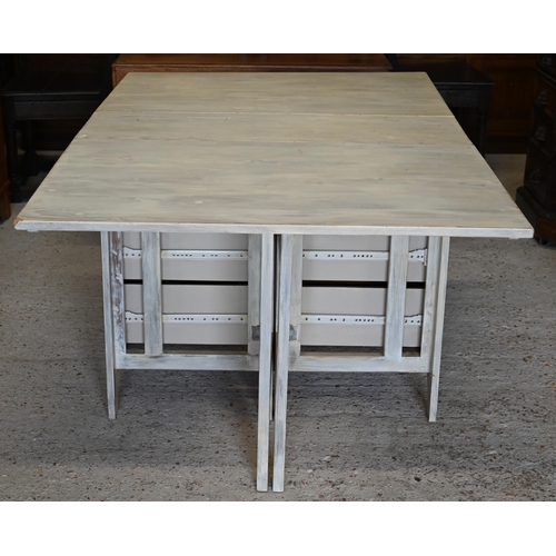 310 - #A painted drop leaf dining table with three drawers to each side, 150 x 95 x 74 cm h o/a