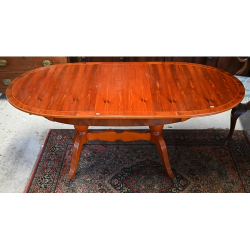 339 - #Yew veneered oval extending dining table with one leaf, 174 x 80 x 76 cm h