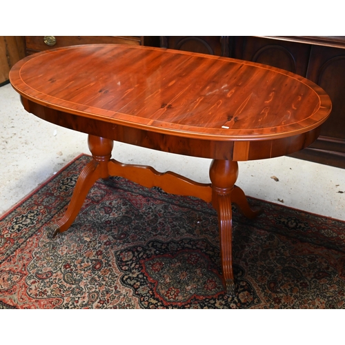 339 - #Yew veneered oval extending dining table with one leaf, 174 x 80 x 76 cm h