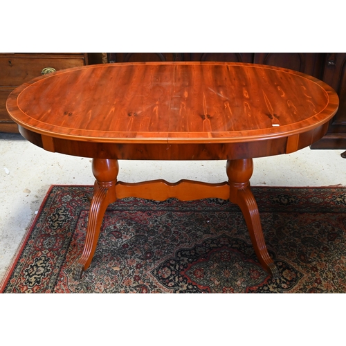 339 - #Yew veneered oval extending dining table with one leaf, 174 x 80 x 76 cm h