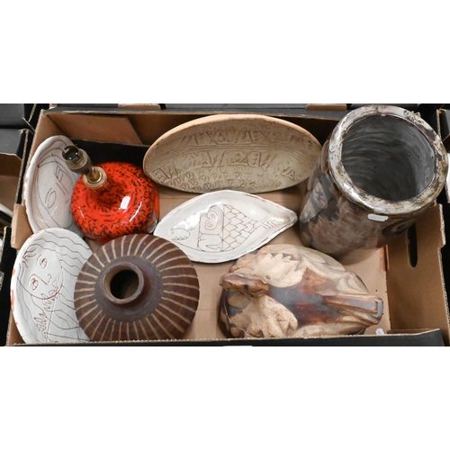 417 - A quantity of studio ceramics - mostly late 20th century, including dishes, vases, lamps etc (2 boxe... 