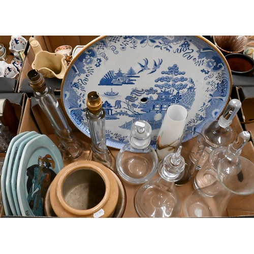 418 - A large Copeland Willow pattern lazy susan platter (lacks base) to/w a slipware dish with cockerel a... 