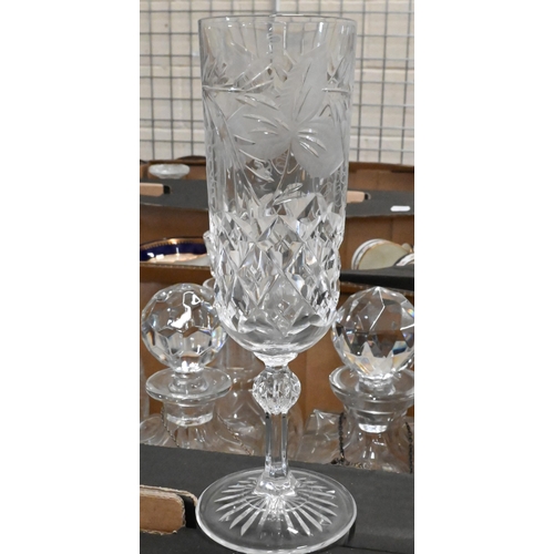 426 - A suite of eight each vine-etched and cut wine glasses, champagne flutes and port glasses to/w five ... 