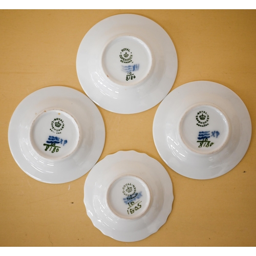 462 - A Royal Copenhagen group, vixen with cubs 1788, to/w four blue and white small dishes (5)