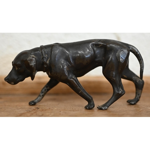 476 - A bronzed metal figure of a hound, 5 x 10.5 cm