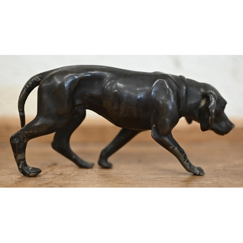 476 - A bronzed metal figure of a hound, 5 x 10.5 cm