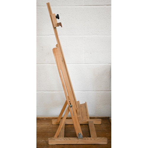 534 - A Daler-Rowney ash adjustable table-top easel, 88 cm high