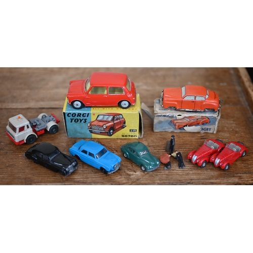 536 - A vintage boxed Hornby clockwork Speedboat 'Swift' to/w two Tri-ang Minic trucks (a/f), a boxed Corg... 