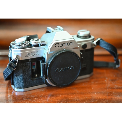 548 - A Canon AE-1 35mm camera no 3377408 to/w Canon zoom lens FD 100-200mm 1:5.6  and FD 35-105mm 1:3.5-4... 