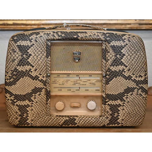 549 - A vintage simulated snakeskin Ultra Twin-Deluxe wireless set, with sliding shutter front, 28 x 36 cm