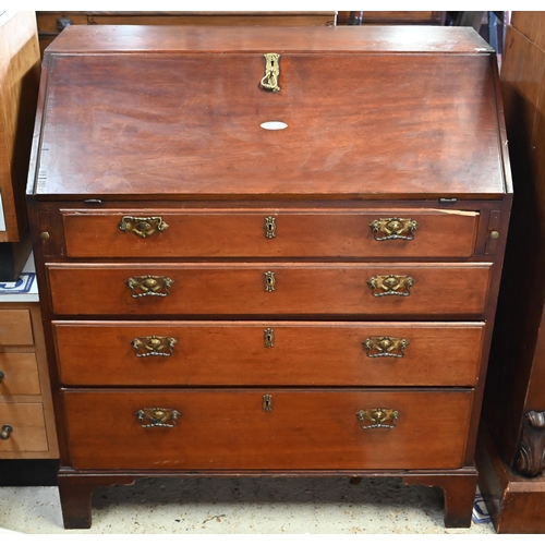 587 - A George III mahogany bureau with four long graduated drawers, raised on shaped bracket feet, 94 cm ... 