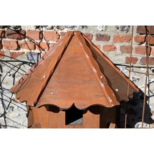 60 - A wall mounted three sided dovecote, c/with mounting platform and brackets, 90 cm high, approx 75 cm... 