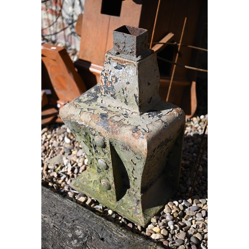 61 - An Arts & Crafts period oversized cast iron rain water hopper, 34 cm w