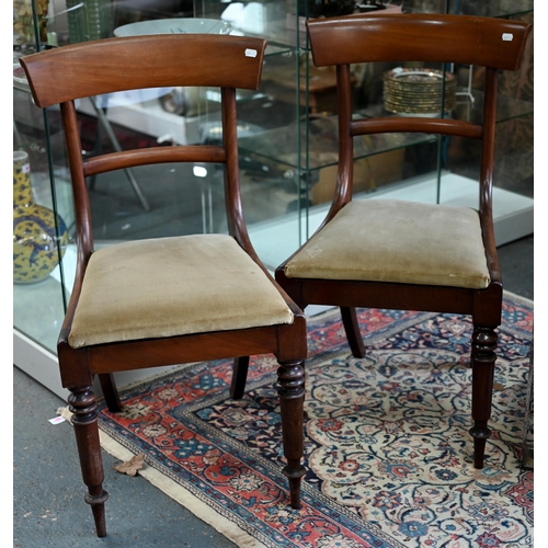 633 - A set of six Victorian mahogany bar back dining chairs, with fabric seat pads, raised on turned fron... 