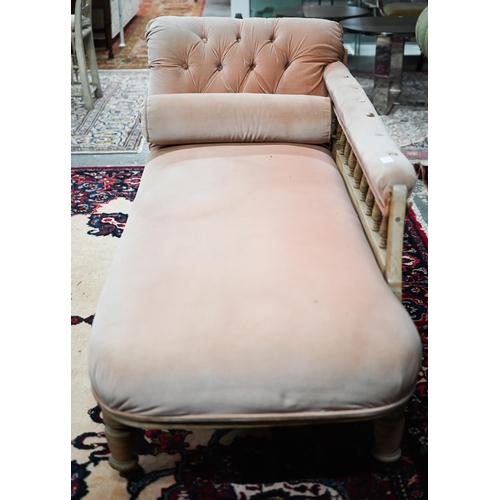 636 - #An Edwardian pink button backed chaise lounge, 170 cm long