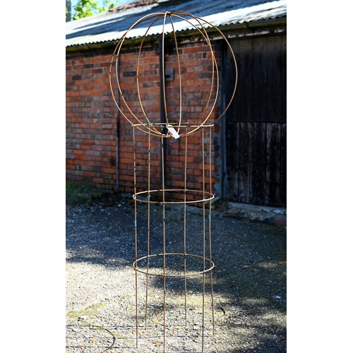 87 - A weathered steel sweet pea garden frame with separate sphere top, sphere diam 65 cm, height of fram... 