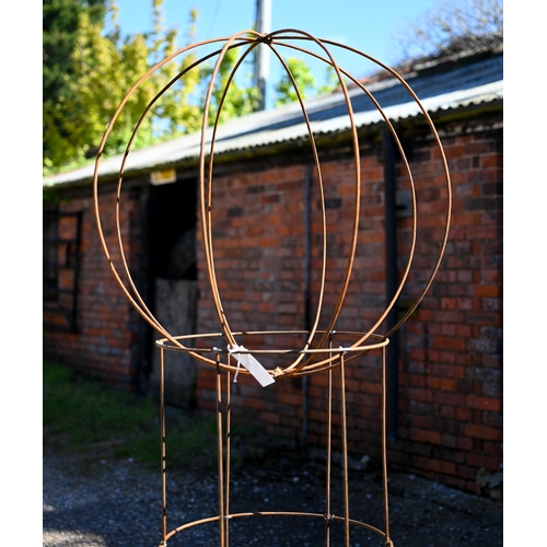 87 - A weathered steel sweet pea garden frame with separate sphere top, sphere diam 65 cm, height of fram... 